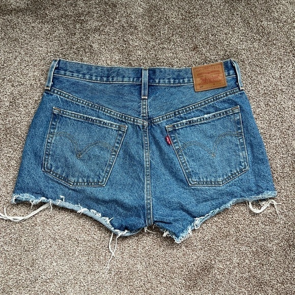 LEVIS  short 501 size W30 - Picture 6 of 10